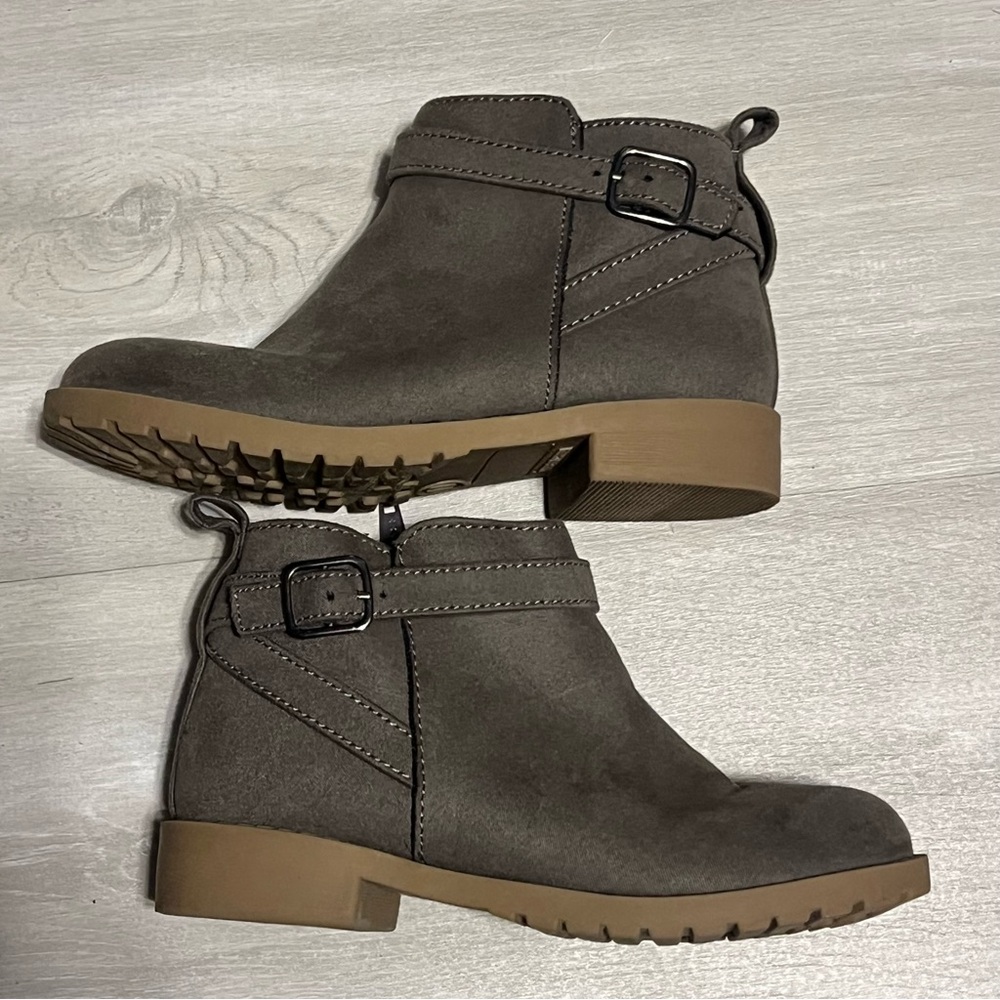 Girls Size 11C- Grey Boots! Worn Once.